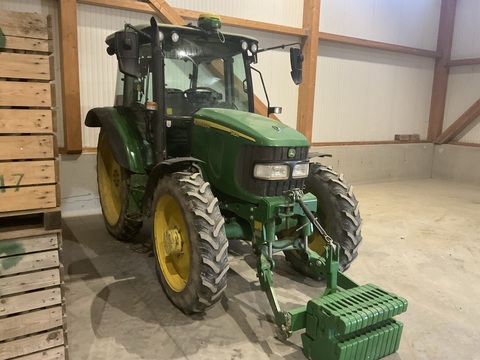 John Deere 5820