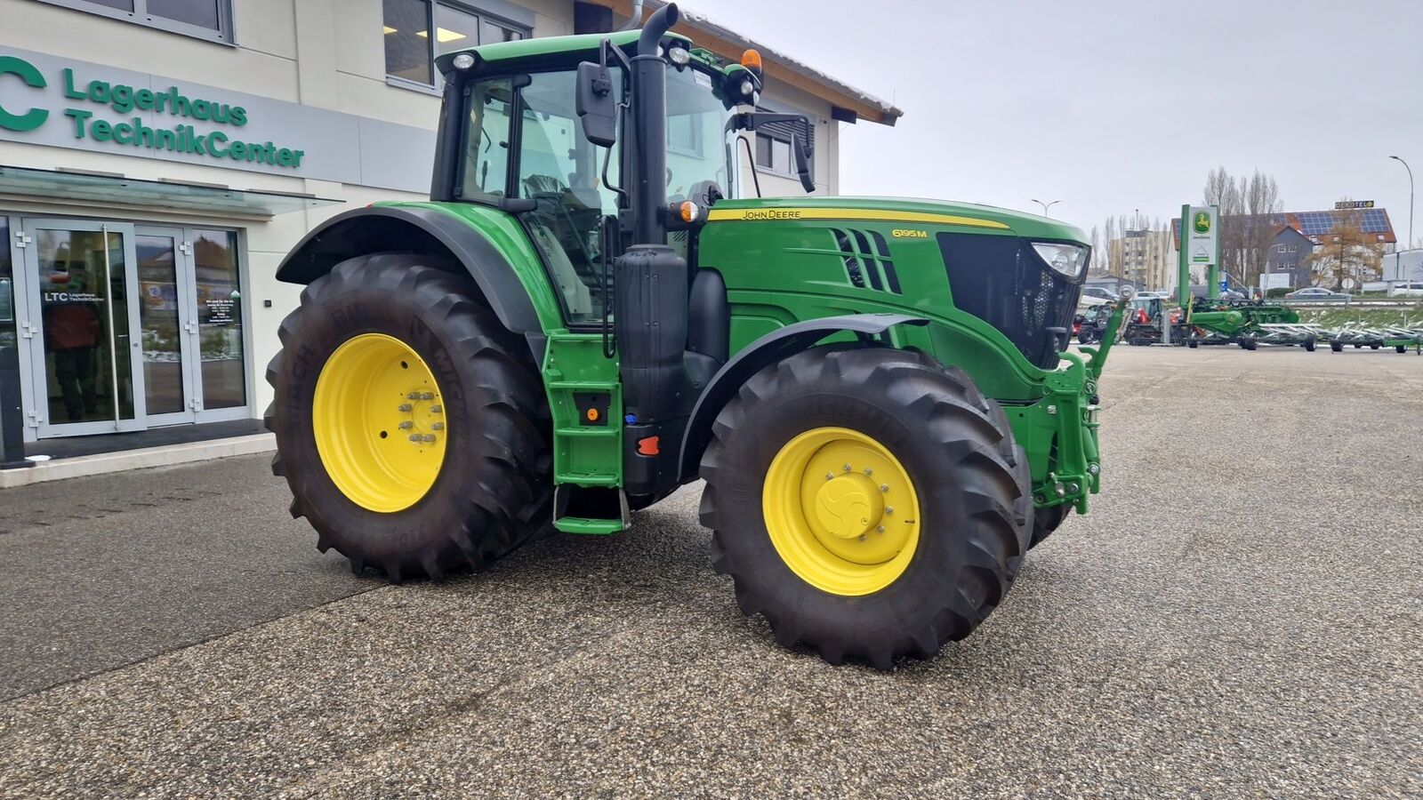 John Deere 6195M 2