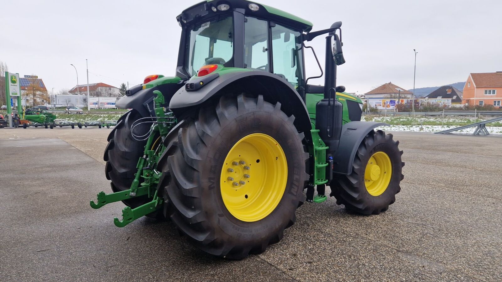 John Deere 6195M 3
