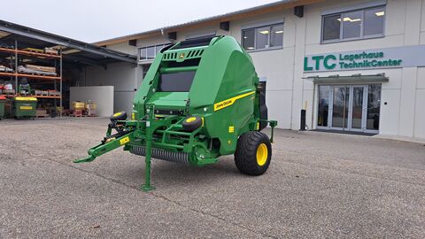 John Deere V451M