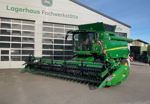 John Deere T560