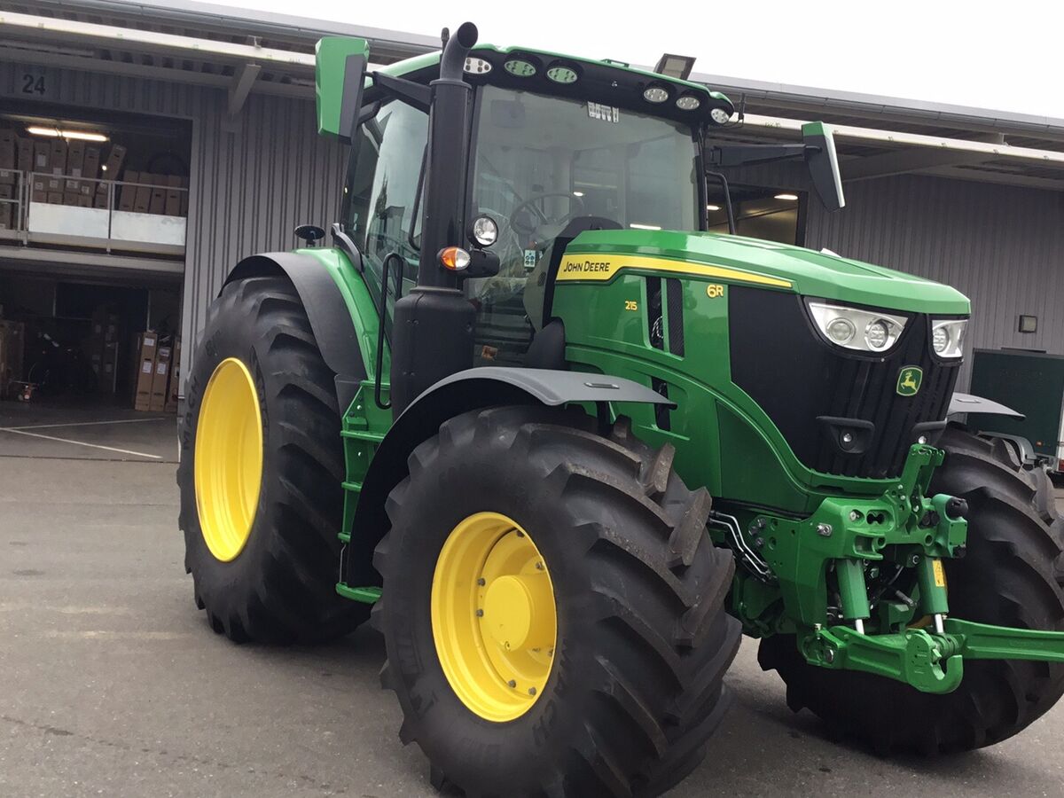 John Deere 6R215 2
