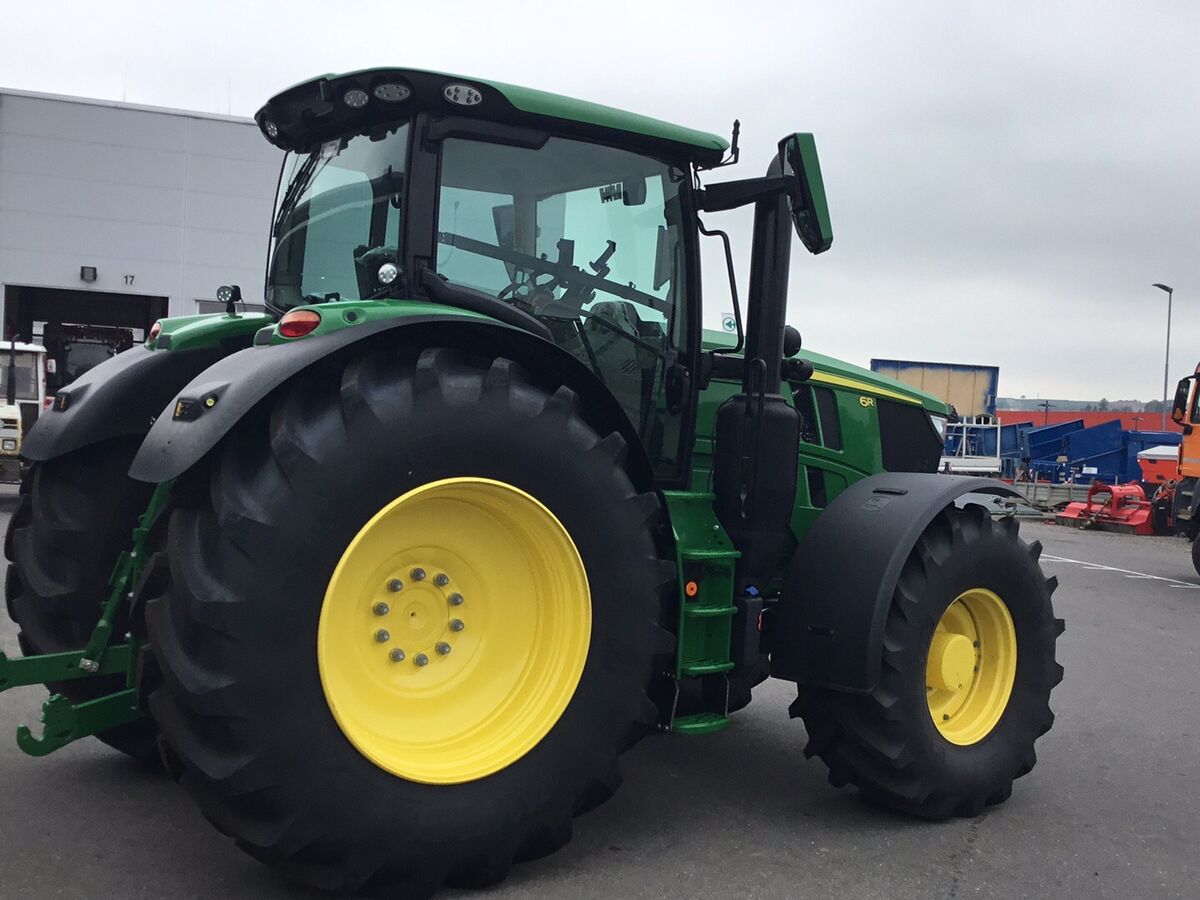 John Deere 6R215 3