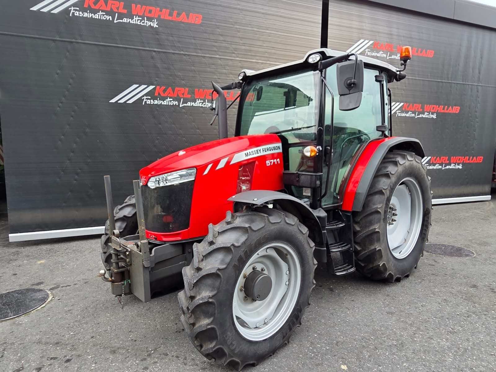 Massey Ferguson MF 5711 3
