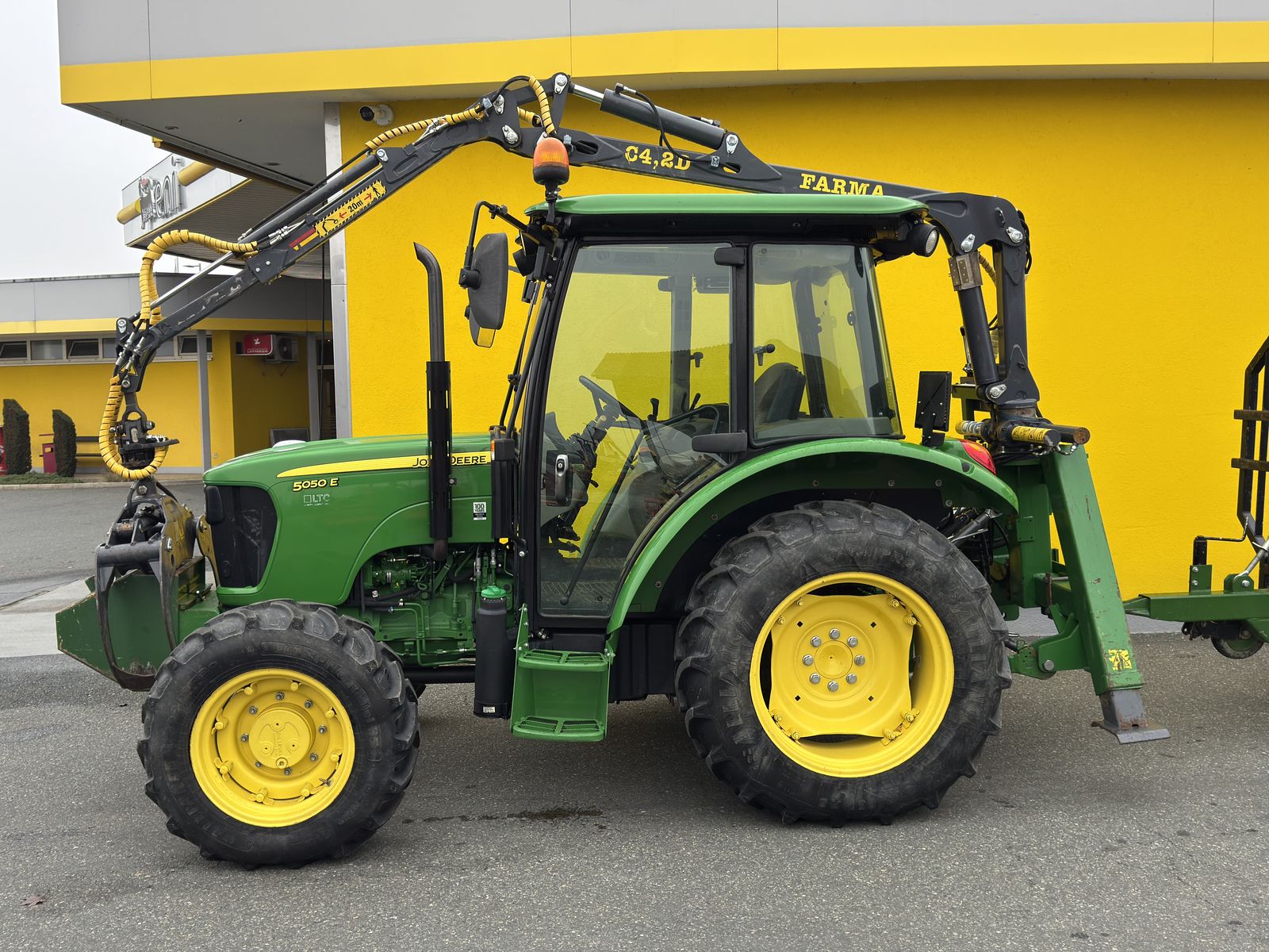 John Deere 5050E 3
