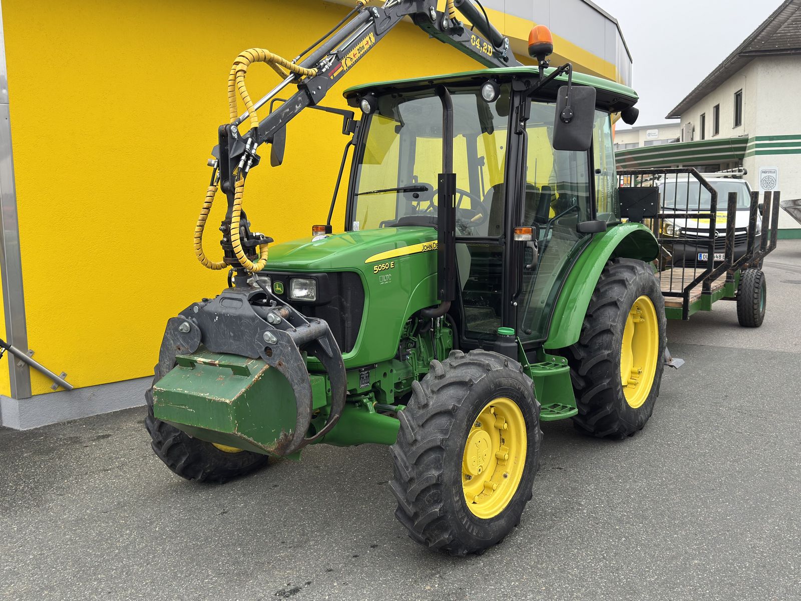 John Deere 5050E 1