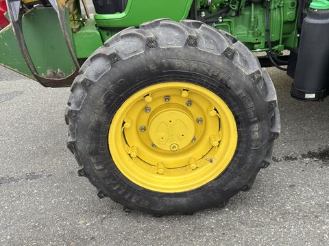 John Deere 5050E