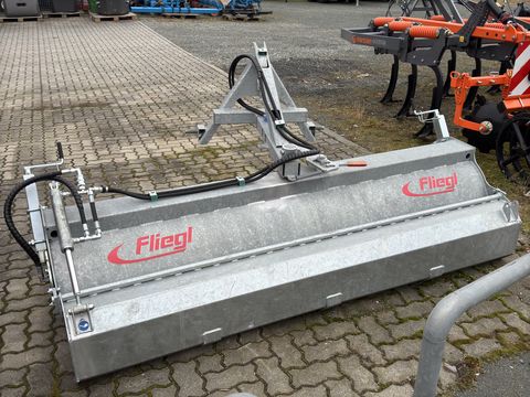 Fliegl Kehrmaschine