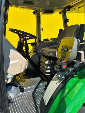 John Deere 5067E (Stage V)