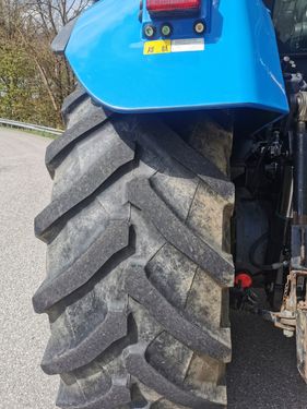 New Holland T7550