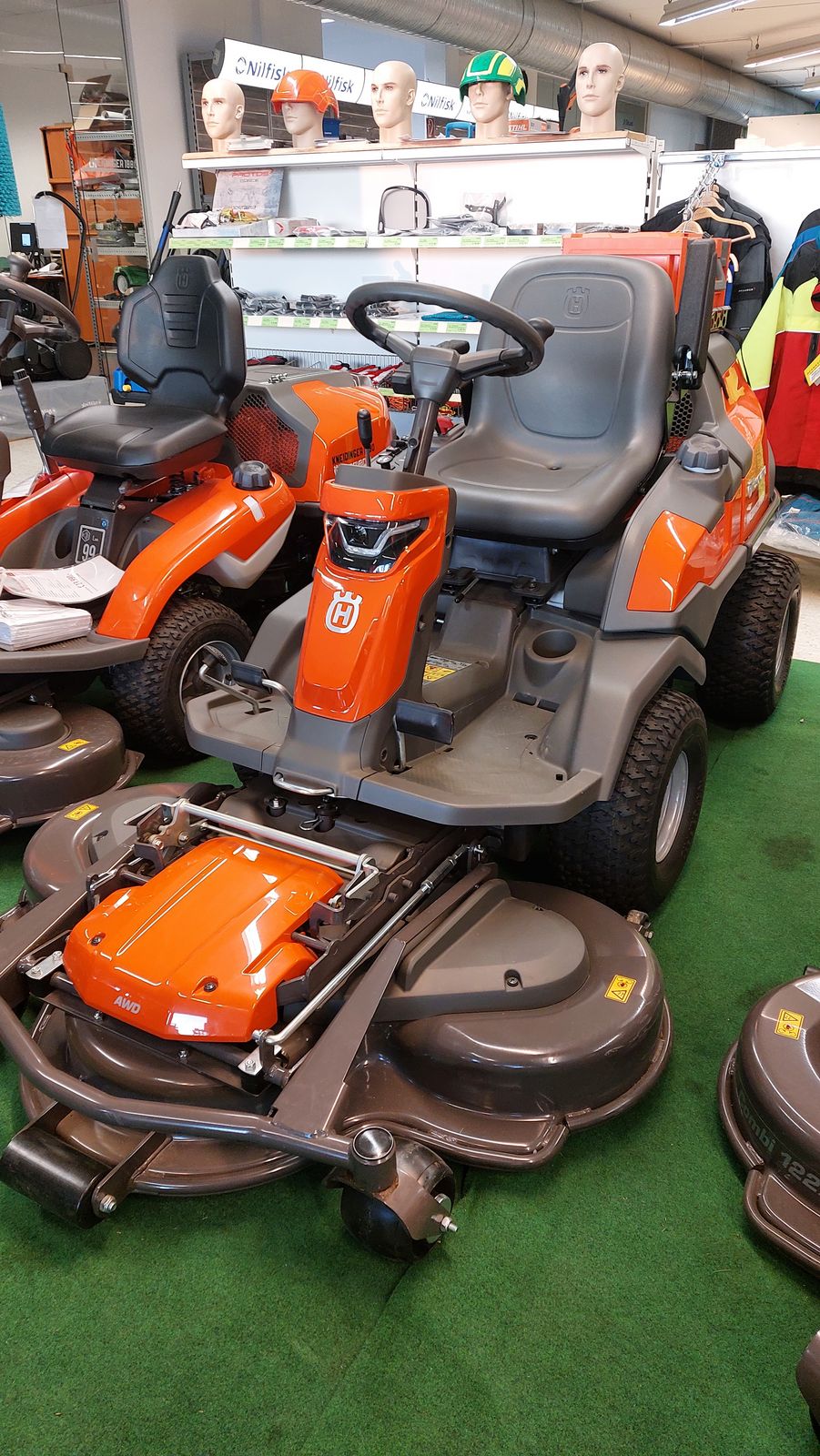 Husqvarna R420TsX AWD 2