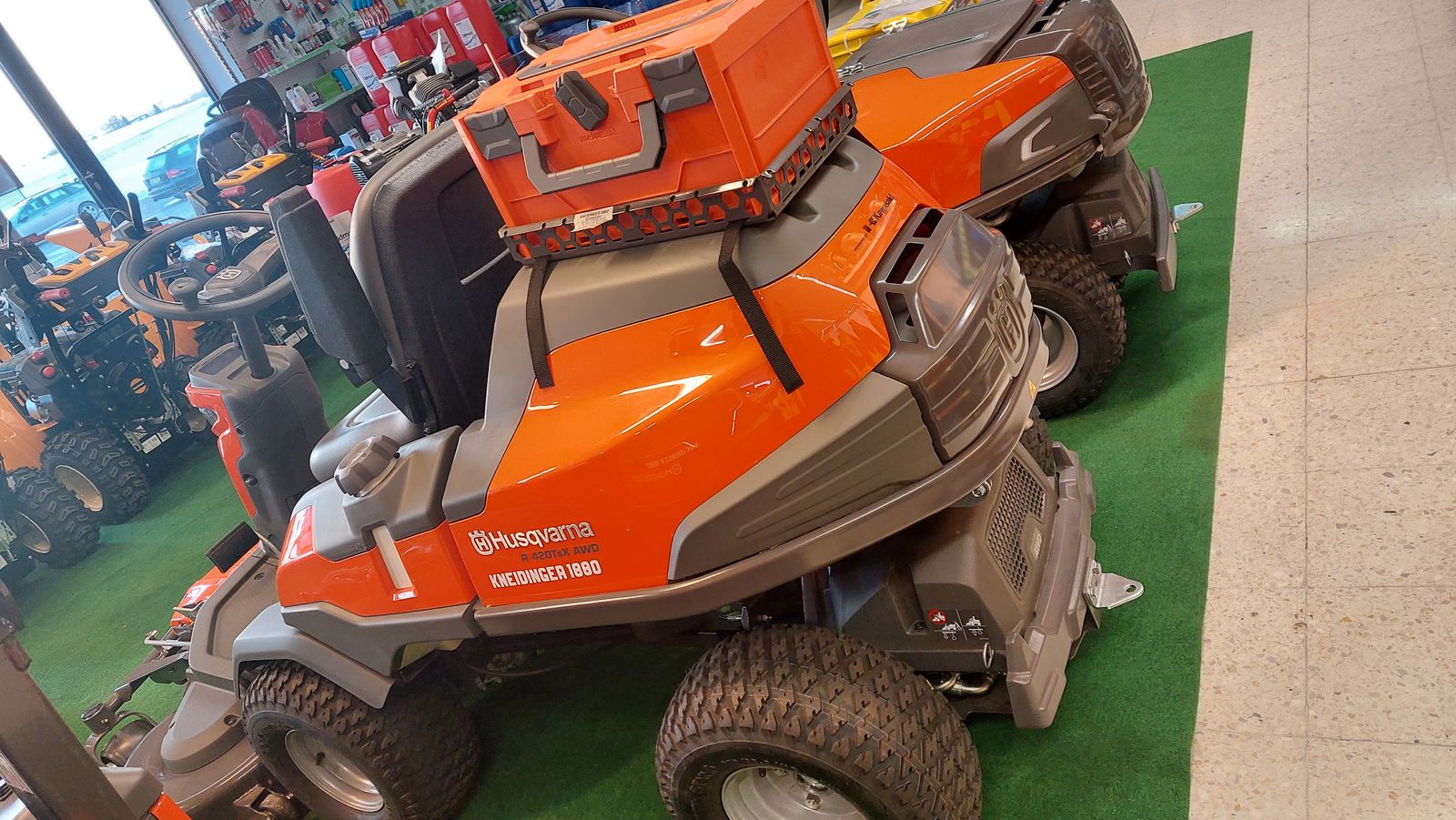 Husqvarna R420TsX AWD 3