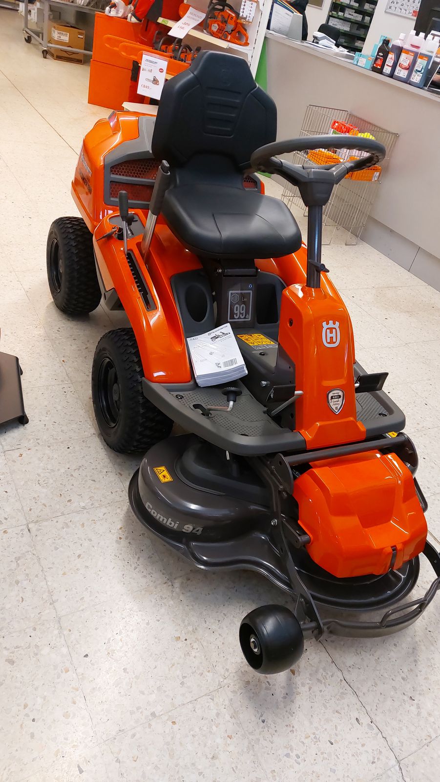 Husqvarna R214TC 1