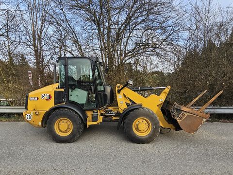 CAT 906 M