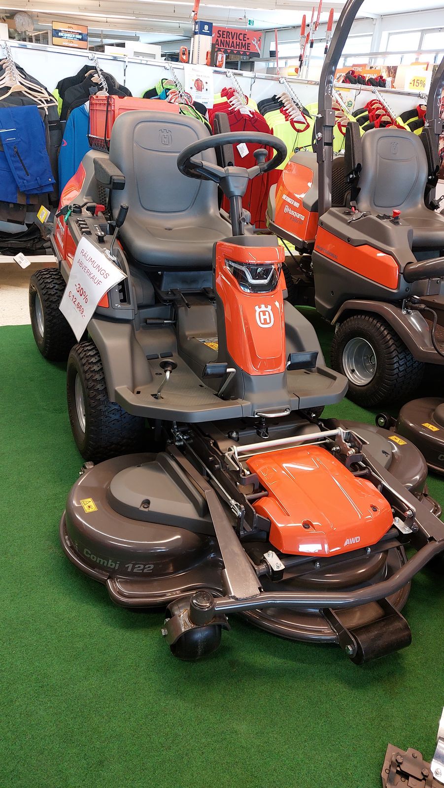 Husqvarna R420TsX AWD 1