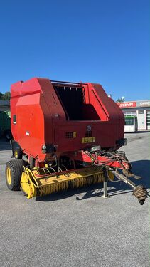 New Holland BR 750 Crop Cutter