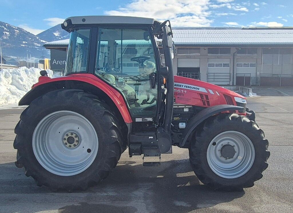Massey Ferguson 5611 2