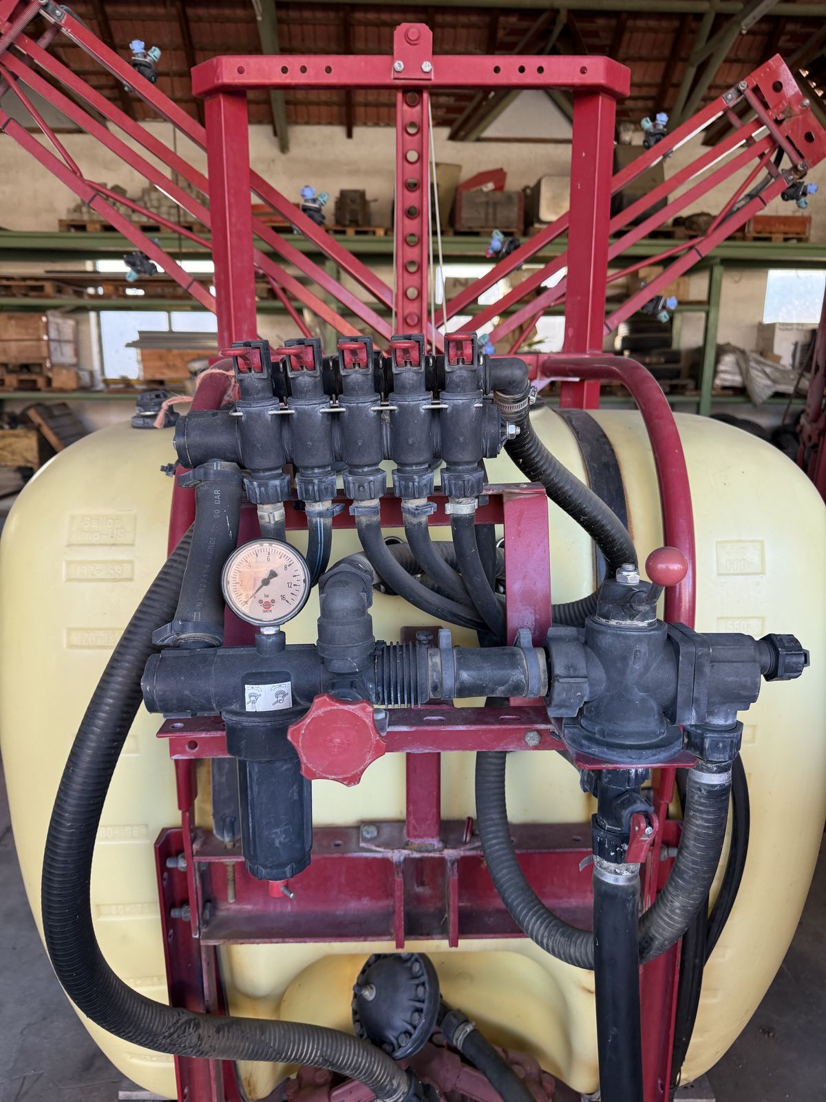 Hardi NK 600 Feldspritze mit 12 Meter Balken 2