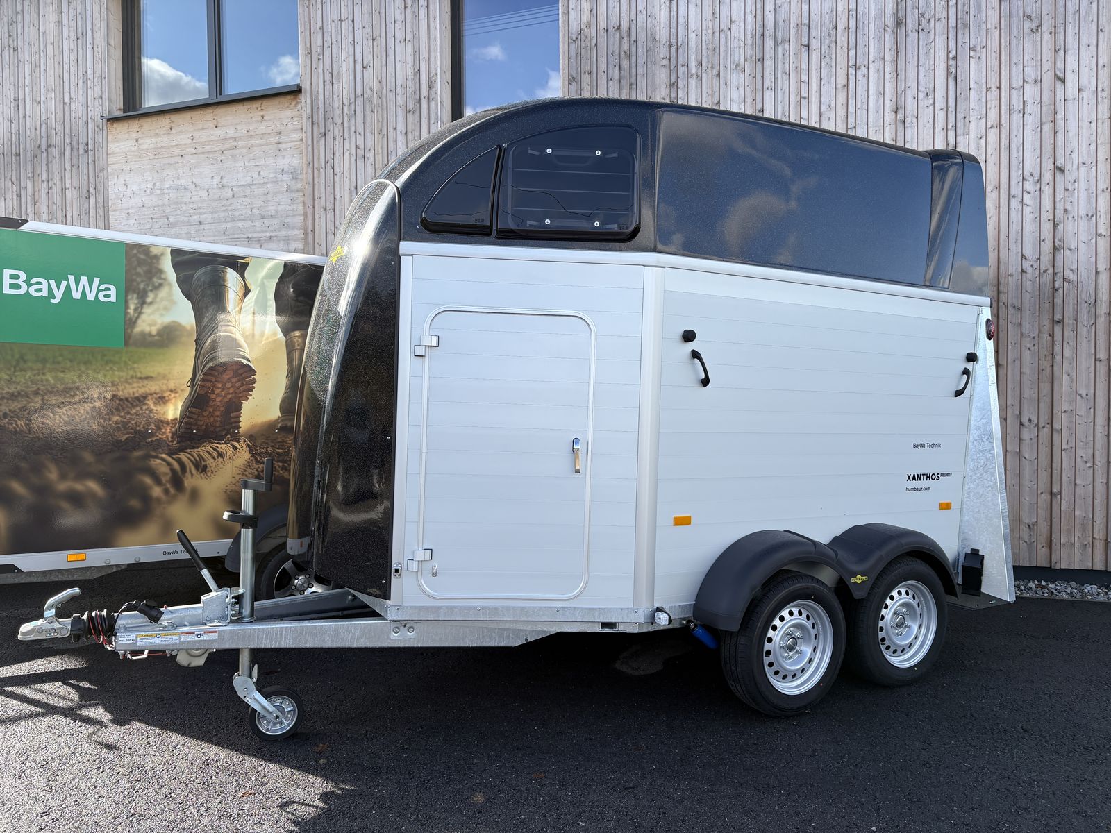 Humbaur Xanthos Aero 2400 Black metallic              2