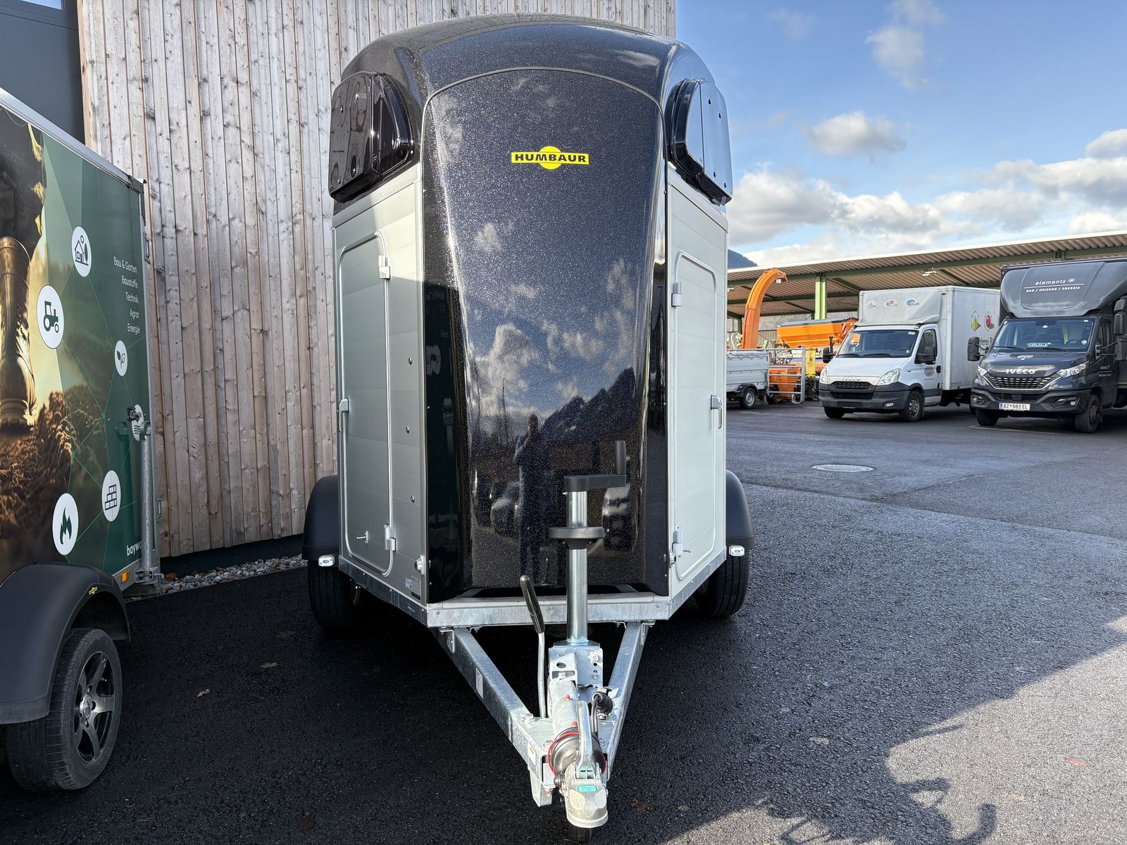 Humbaur Xanthos Aero 2400 Black metallic              3