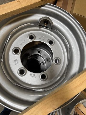 vier Felgen 9.00-15.3 2
