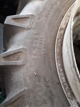 Sonstige Zwillingsreifen 14.9-28