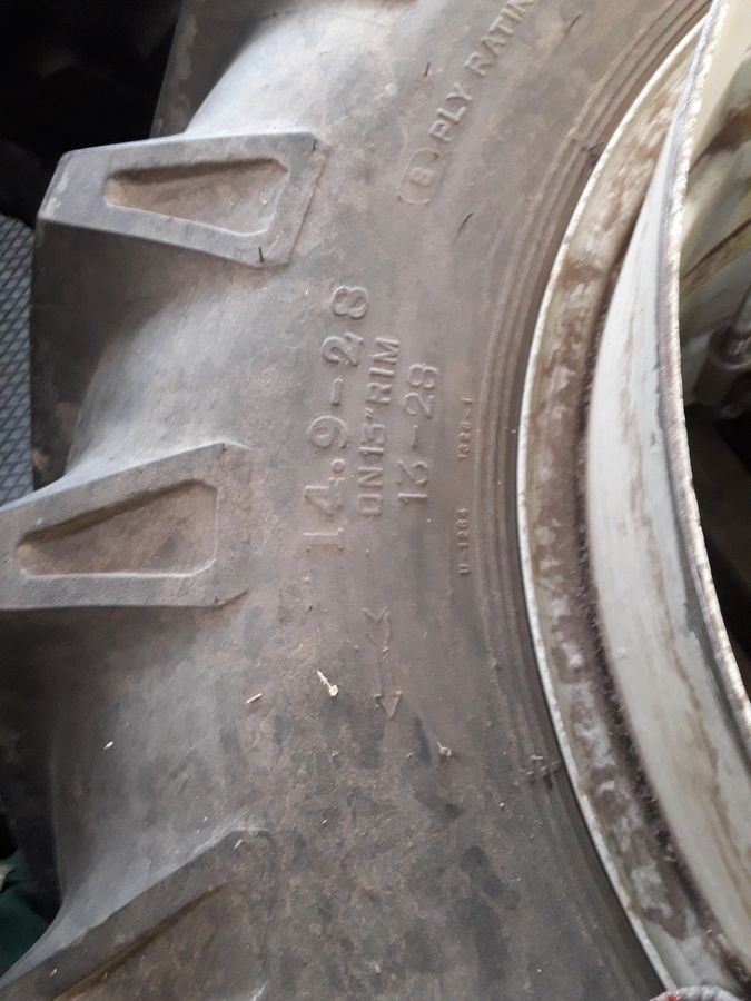 Zwillingsreifen 14.9-28 2