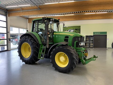 John Deere 7530