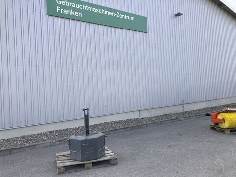 GEBR.FRONTGEWICHT 870 KG FENDT
