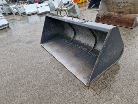 Dominator Volumenschaufel mit Fuchsaufnahme