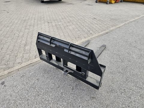 Dominator Paletten Gabel mit Ballenspieß Buchsen