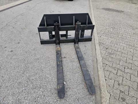 Dominator Paletten Gabel mit Ballenspieß Buchsen