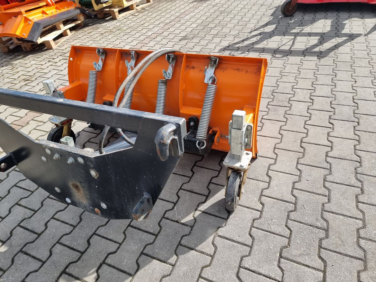 Dominator Schneepflug für Hoflader hydraulisch cm EURO Amselgruber Landtechnik GmbH