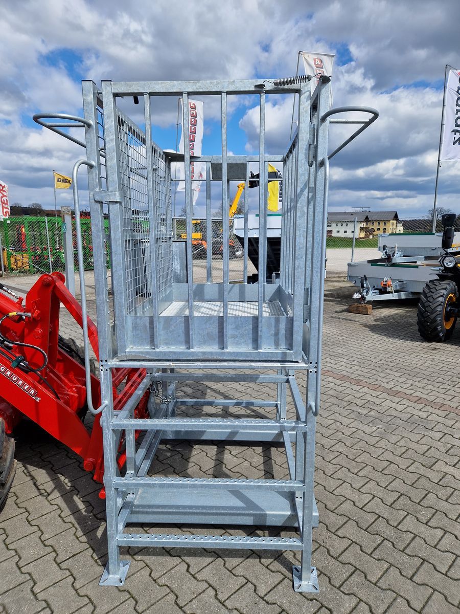 Fliegl Arbeitskorb mit Euroaufnahme & Palettenaufnahme 2