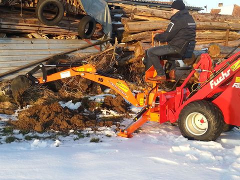 Dominator Fuchs Anbaubagger für Hoflader & Radlader