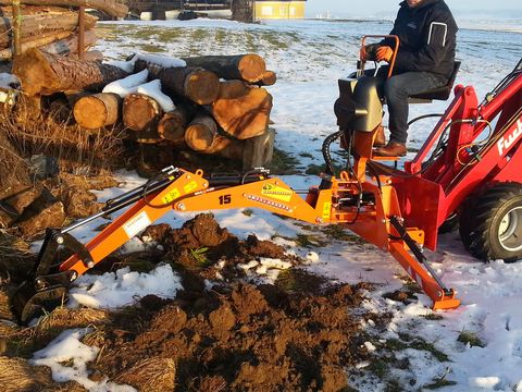 Dominator Fuchs Anbaubagger für Hoflader & Radlader