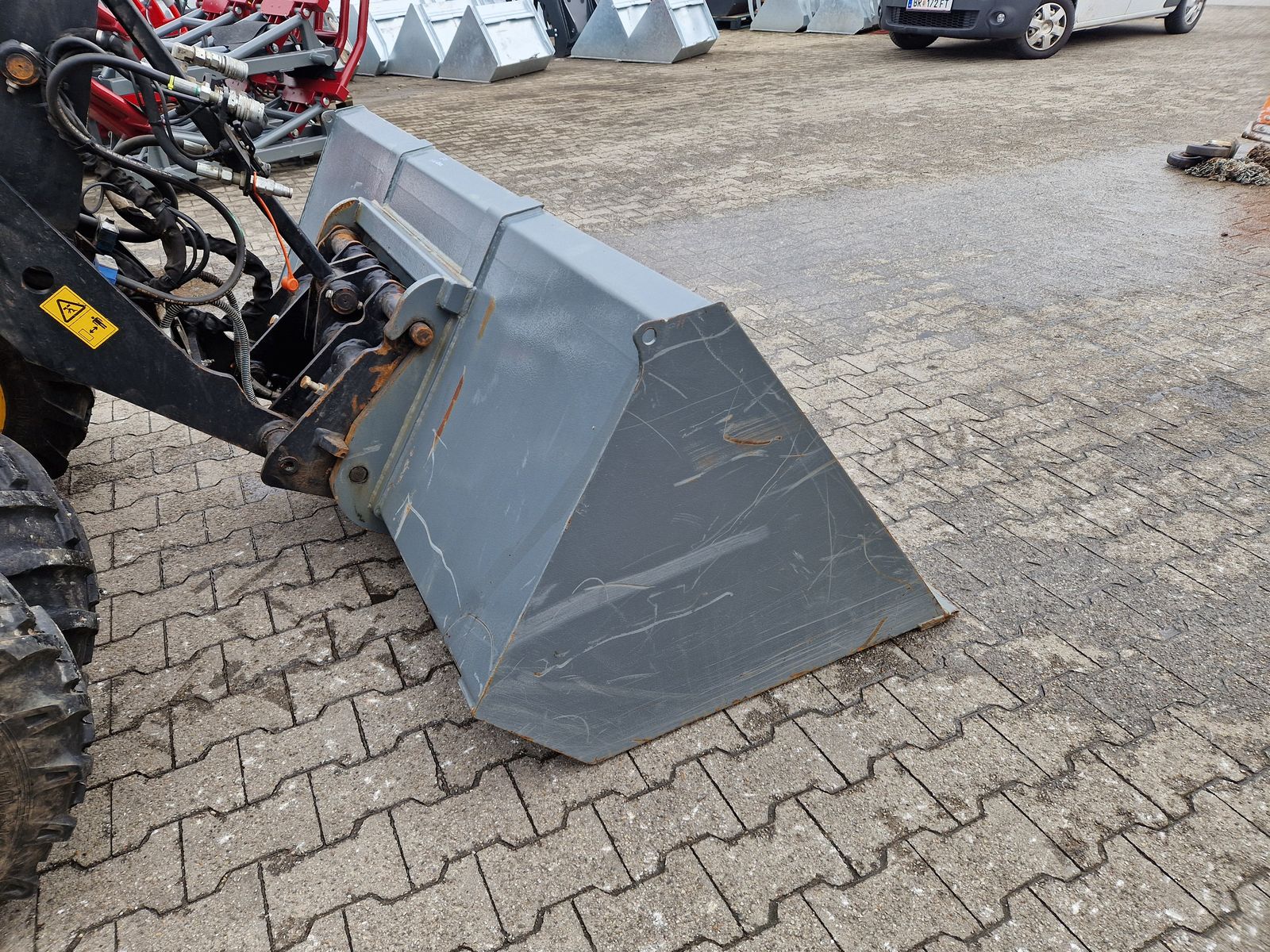 Dominator Schwergutschaufel mit Weidemannaufnahme 2