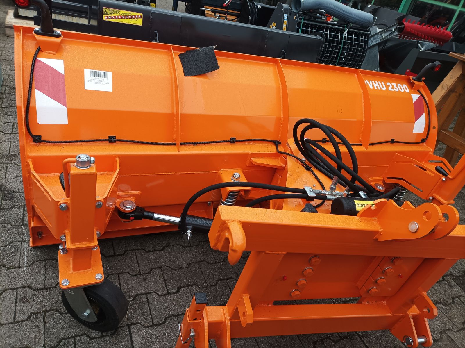 Dominator Schneepflug 230cm Hydraulisch Stekro mit Rädern 2