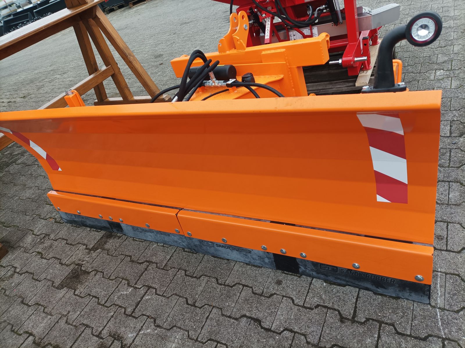 Dominator Schneepflug 230cm Hydraulisch Stekro mit Rädern 3