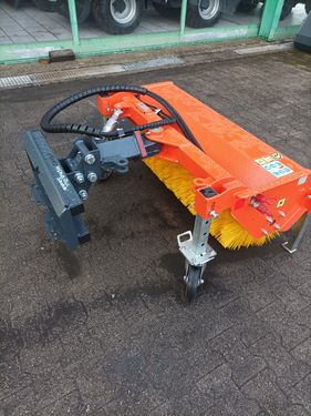 Dominator KEH  Standartkehrmaschine Hausmesse 21-22 März