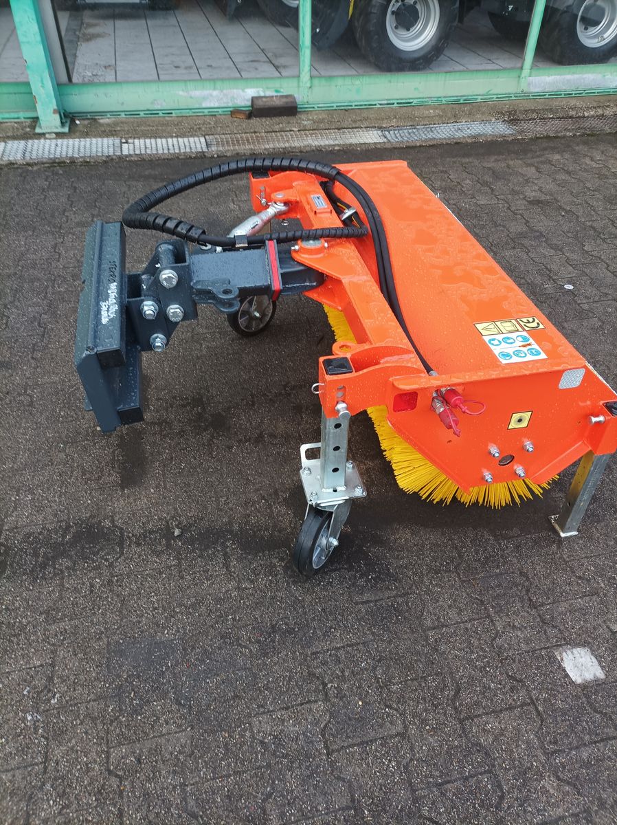 Dominator KEH  Standartkehrmaschine Hausmesse 21-22 März 3