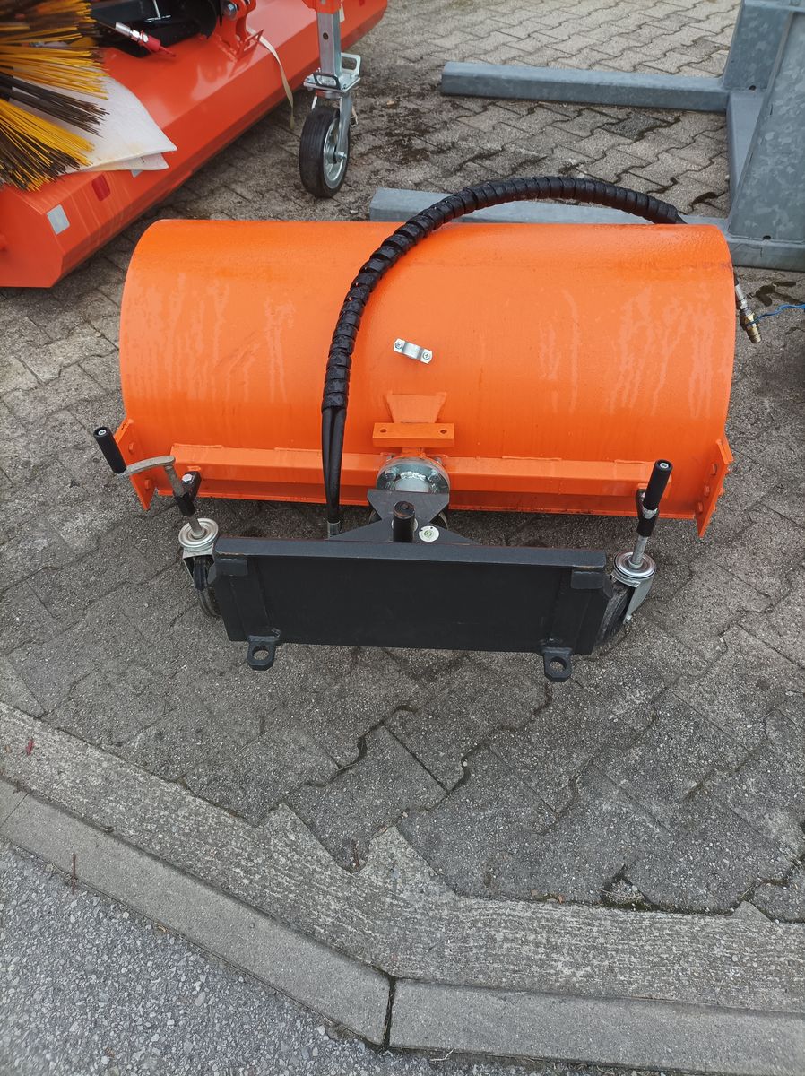 Dominator AVANT CAST Schwimmkehrbürste 3