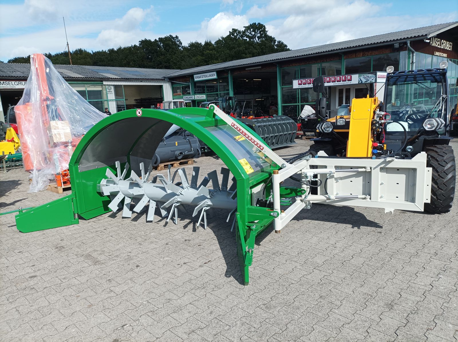 Gujer TG 233 Kompostwender für Rad- und Teleskoplader 2