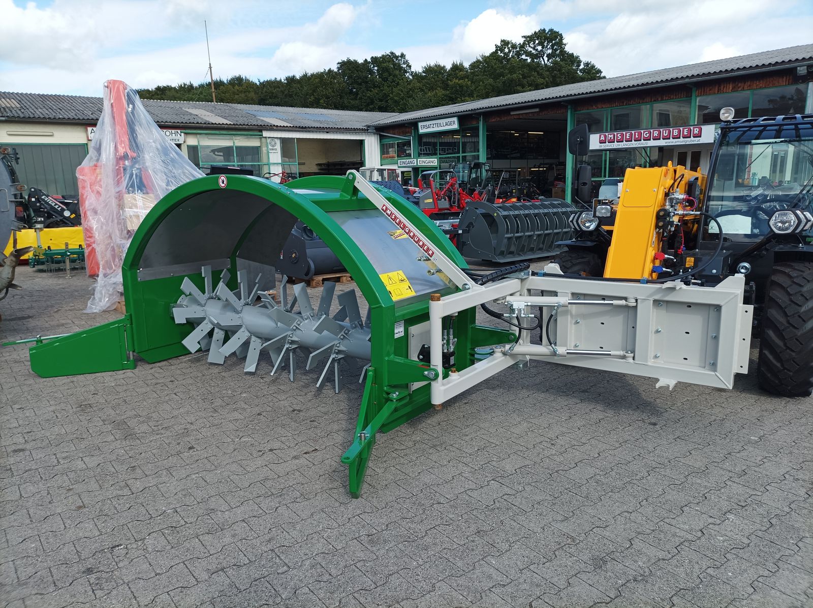 Gujer TG 233 Kompostwender für Rad- und Teleskoplader 3