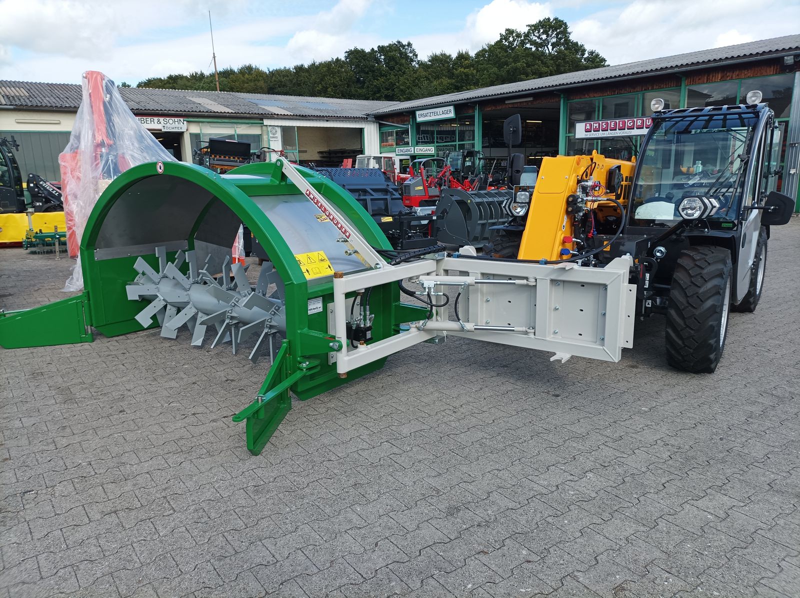 Gujer TG 233 Kompostwender für Rad- und Teleskoplader 1