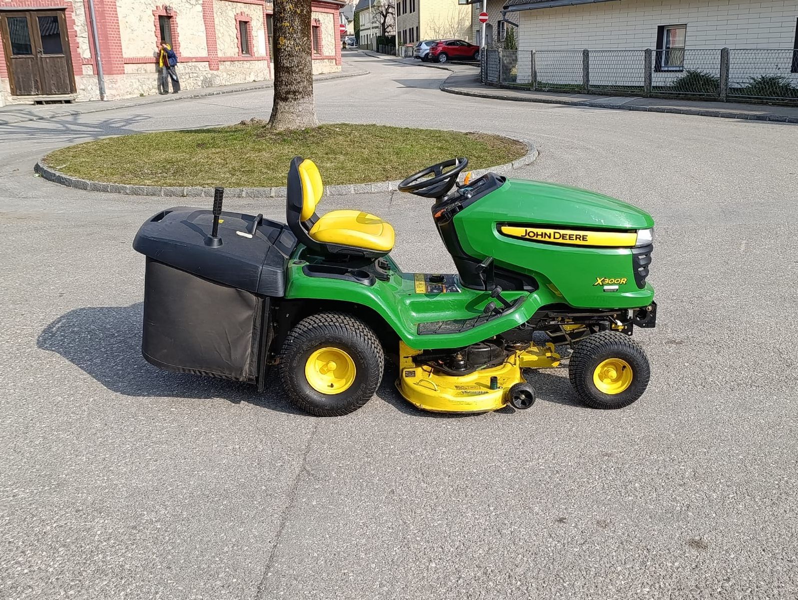 John Deere  X 300 R 2