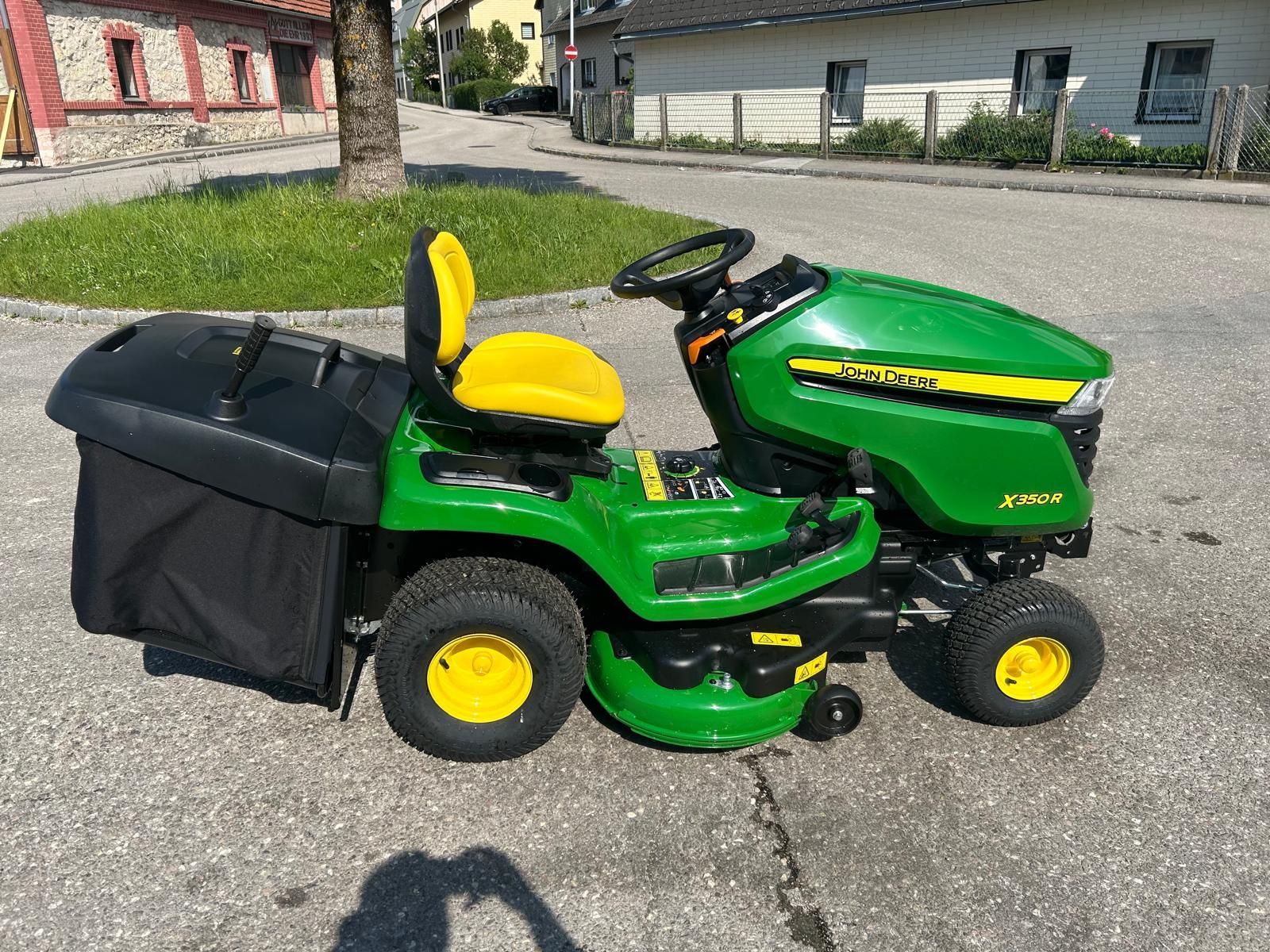 John Deere  2