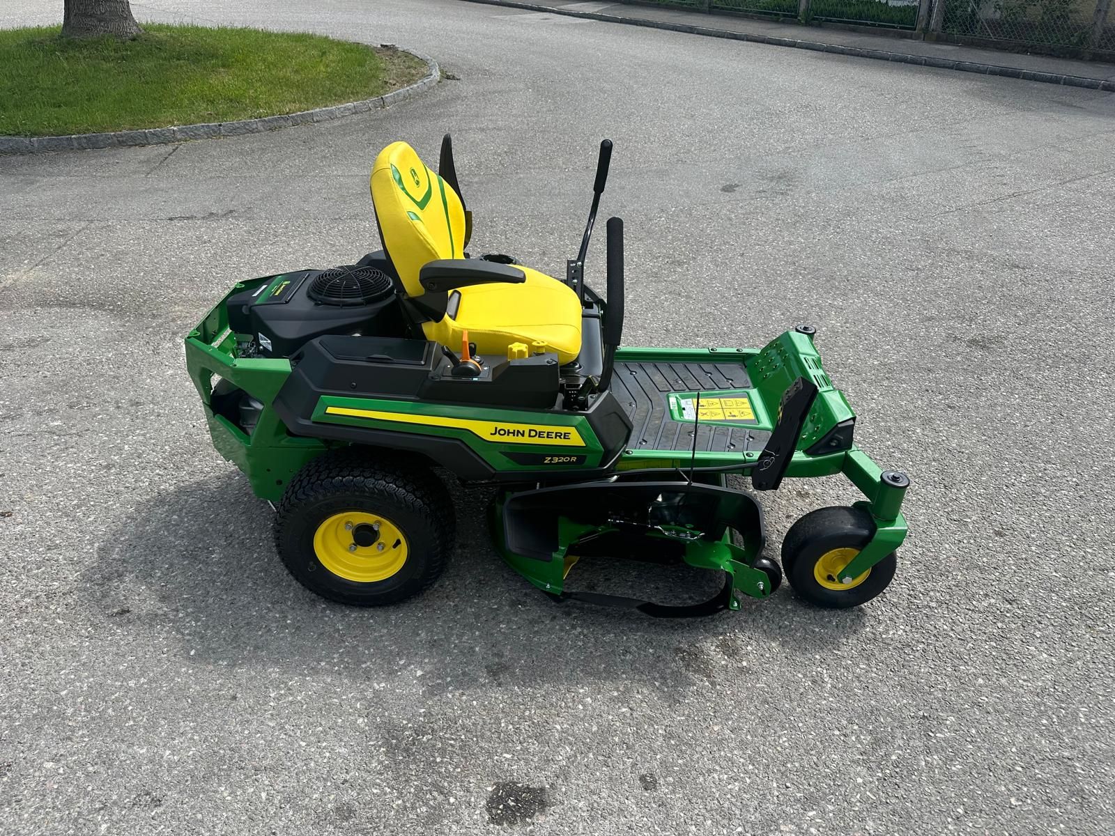 John Deere Z-Trac Z320 R 2