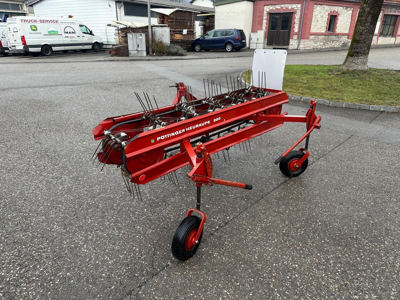 Pöttinger Heuraupe KR 220 1