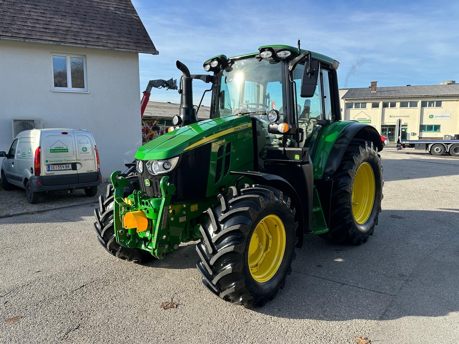 John Deere 6090M 2